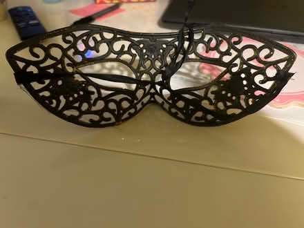Photo of free Gold Glittery Mask (SE16) #2