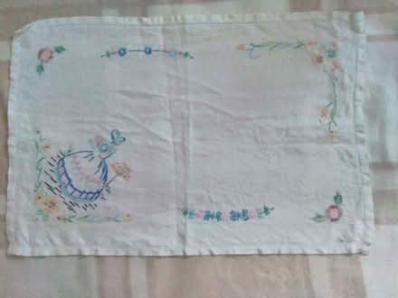 Photo of free Pretty hand-embroidered vintage traycloth (Fareham PO15) #1