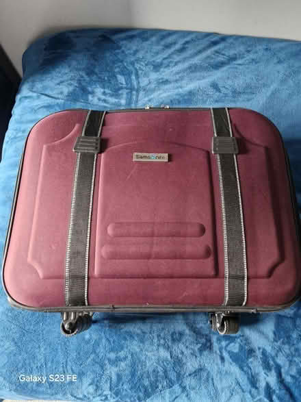 Photo of free Samsonite large case (DE14) #1