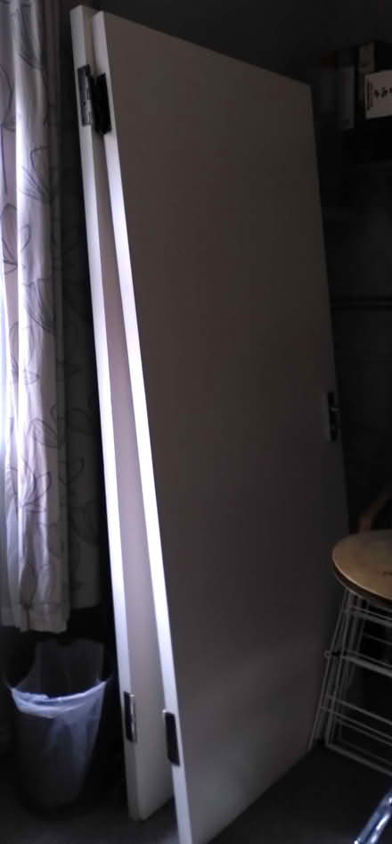 Photo of free 2 doors, plain, hadboard, white with handles. (Portobello EH15) #2
