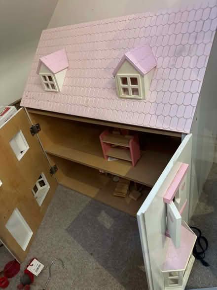 Photo of free Wooden dolls house (Chislehurst) #1