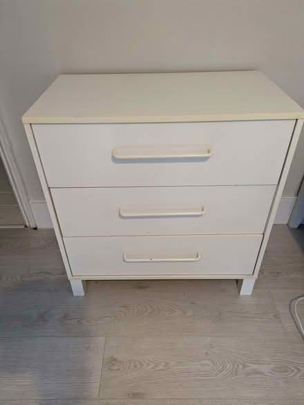 Photo of free White chest of drawers (Colney Hatch N10) #1