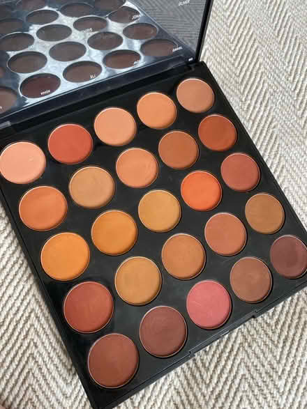 Photo of free Morphe Eyeshadow Palette (Garston, WD25) #2