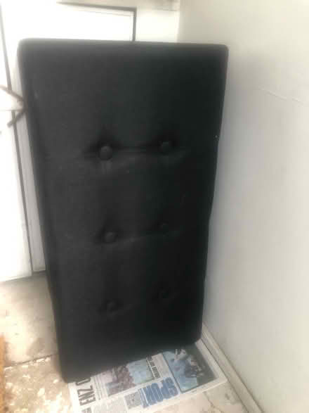 Photo of free Ottoman (EN4 9SB) #3
