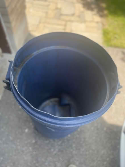 Photo of free Rubbermaid garbage can (Meadowvale, Mississauga) #2