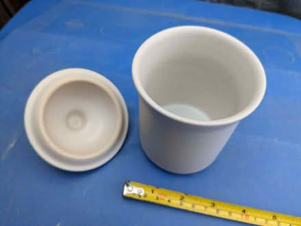Photo of free Small ceramic pot (Roffey RH12) #2