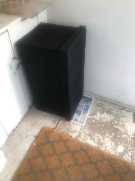 Photo of free Ottoman (EN4 9SB) #1