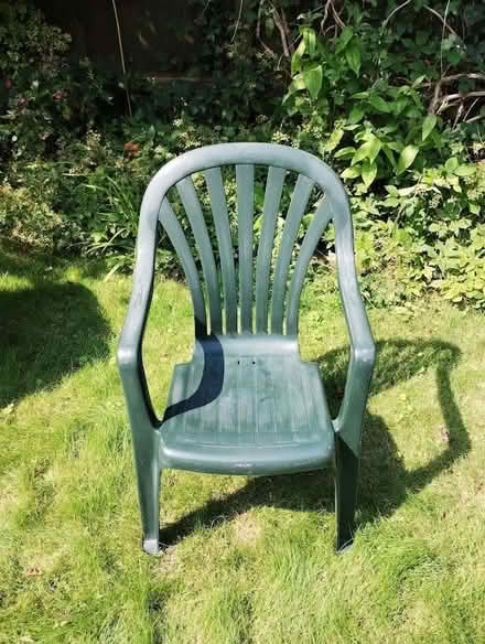 Photo of free Garden table and 6 chairs (East Finchley N2) #4