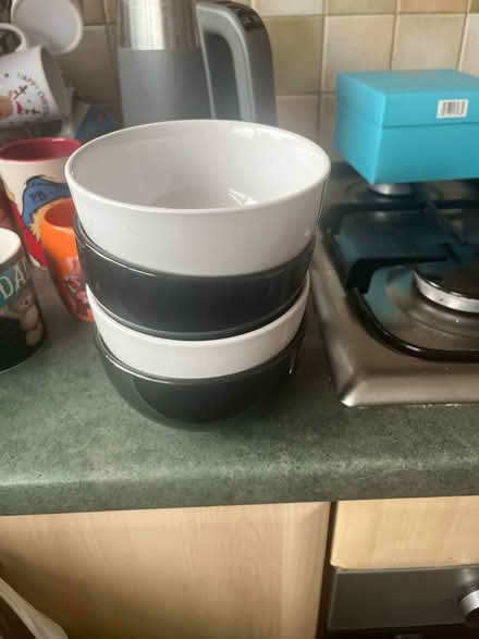 Photo of free Cups and bowls (RG5 woodley) #1