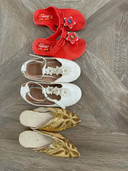 Photo of free Kids size 8 shoes (NW9) #1