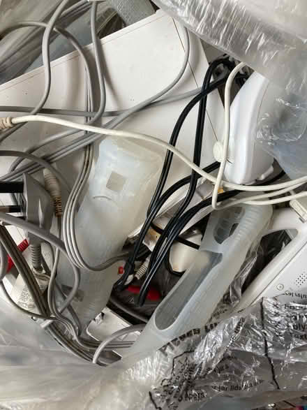 Photo of free Wii with games & accessories (Toton NG9) #1