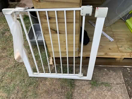 Photo of free Baby gate/pet gate (Seven Sisters N15) #2