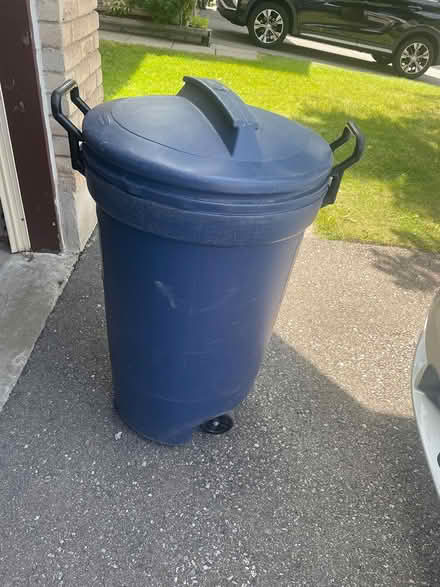 Photo of free Rubbermaid garbage can (Meadowvale, Mississauga) #1