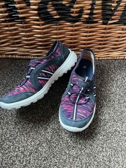Photo of free Pavers trainers size 6 (Newbold S41) #2