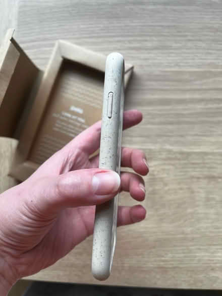 Photo of free iPhone SE case (Balerno EH14) #4