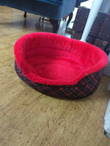 Photo of free Small pet bed (Oadby) #1