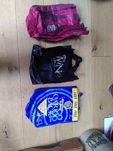 Photo of free 6 bottle carrier bags (Northchurch HP4) #1