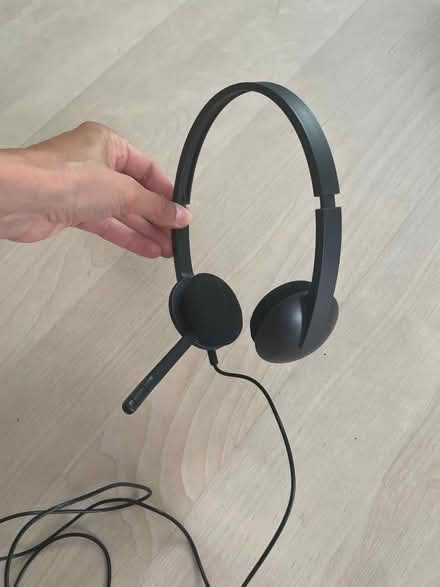 Photo of free Headphones with microphone (SW8 Battersea) #1