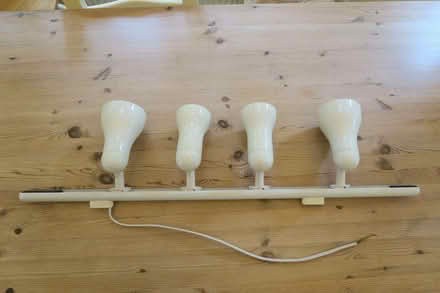 Photo of free 1 metre long lighting track with four spots like new (Purley on Thames RG31) #1