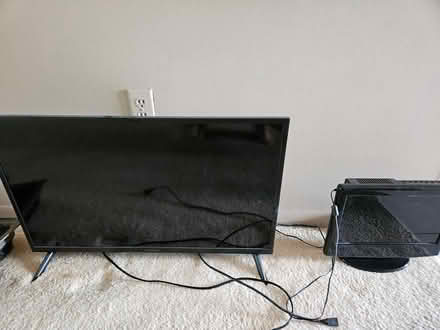 Photo of free Two tv sets - not smart tvs or Roku (Sunrise) #1