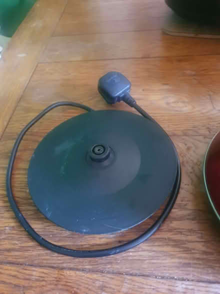 Photo of free Red Russell HOBBS ELECTRIC Kettle (Kingston Gate KT2) #1