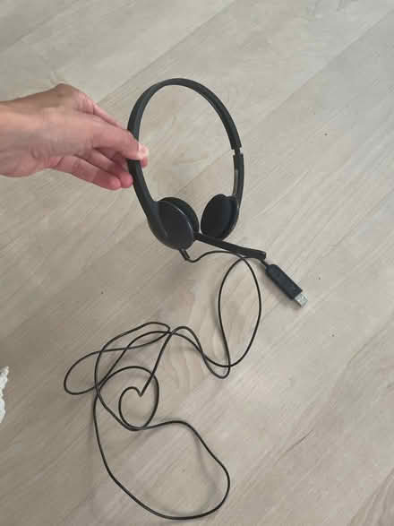 Photo of free Headphones with microphone (SW8 Battersea) #2