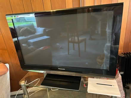 Photo of free TV and stand (East Kilbride G74) #2