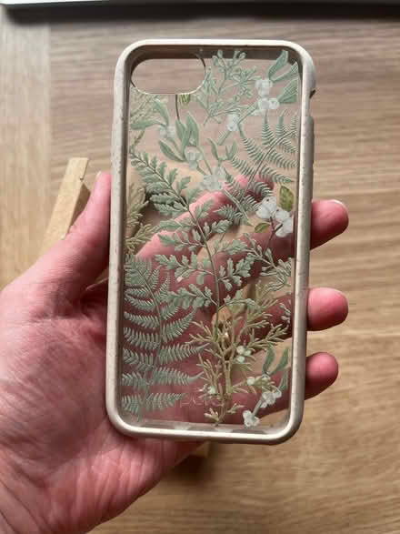 Photo of free iPhone SE case (Balerno EH14) #2