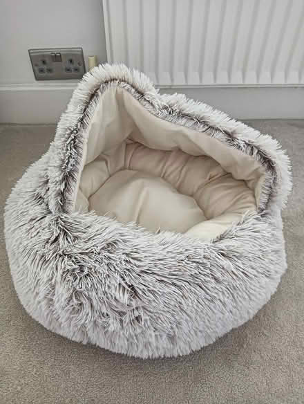 Photo of free Cat bed/cave in great condition (W5) #2