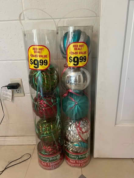 Photo of free Large Christmas ornaments balls (La mesa) #1