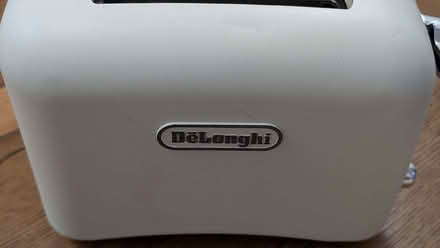 Photo of free DēLonghi 4-slice Toaster in Cream [BL2] (Hall i' th' Wood BL2) #2