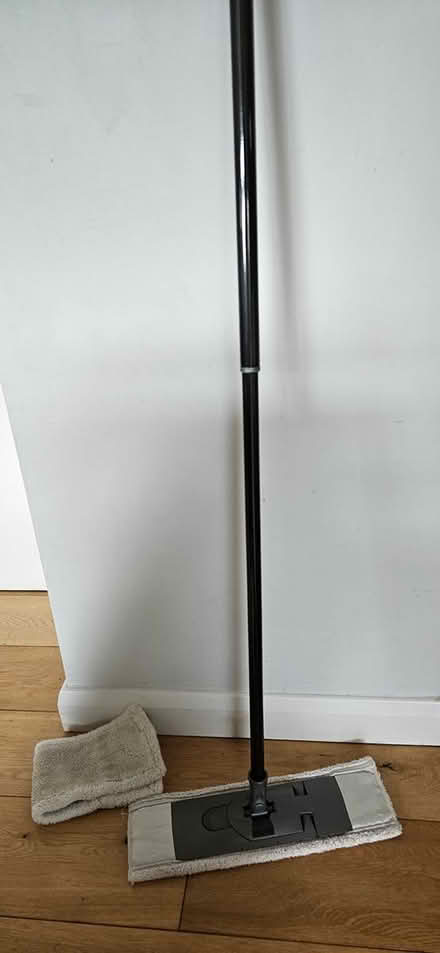 Photo of free Mop with spare head (Wallingford) #1