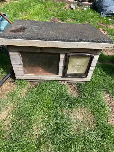 Photo of free Cat house (Wokingham RG41) #1