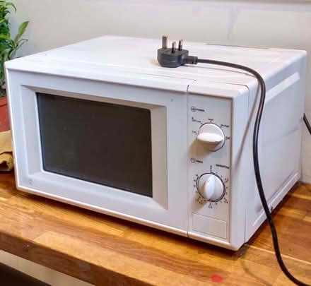 Photo of free Microwave oven (Bruntsfield EH10) #1