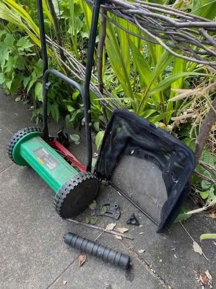 Photo of free lawn mower (Marchmont EH9) #1