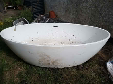 Photo of free Large, oval, ceramic(?) bath (Skerton LA1) #2