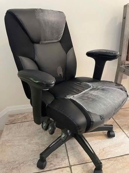 Photo of free Black desk chair (Temple Street OX4) #1