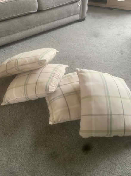 Photo of free cushions x4 (G53) #1