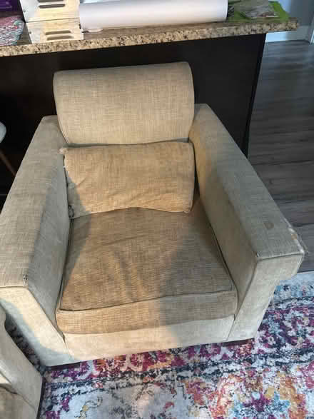 Photo of free ugly but comfortable chair (north oakland) #1