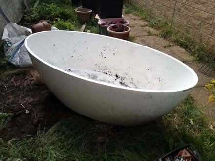Photo of free Large, oval, ceramic(?) bath (Skerton LA1) #1