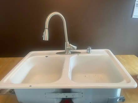 Photo of free sink (Smokey point WA) #1