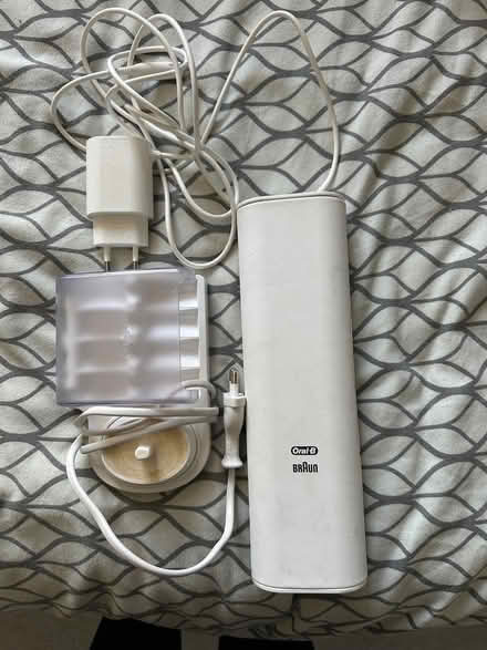 Photo of free Electric toothbrush (South Croydon CR2) #2