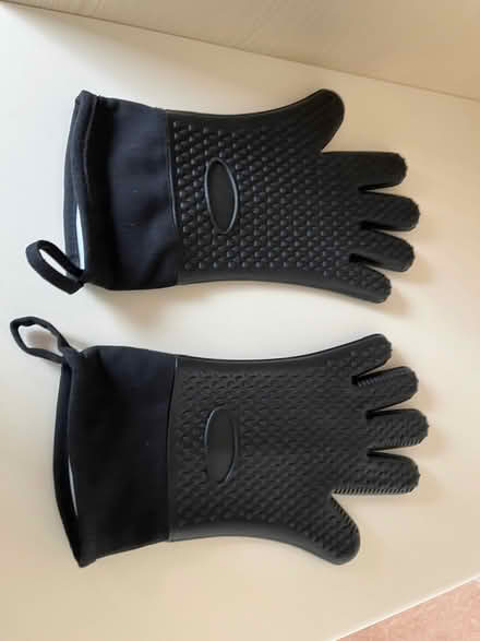 Photo of free Oven/Bar b q Gloves (Oxton CH42) #2