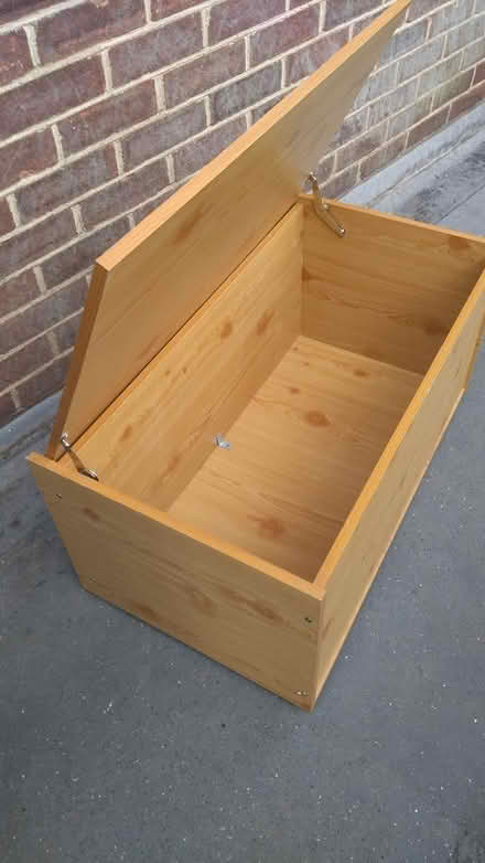 Photo of free Blanket chest (Alexandra Park) #2