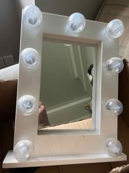 Photo of free Child’s Hollywood Mirror (Joydens Wood DA5) #1