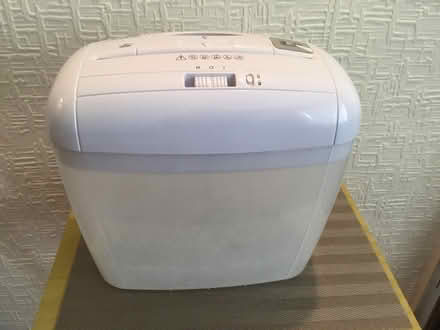 Photo of free Paper Shredder (Hutton PR4) #1