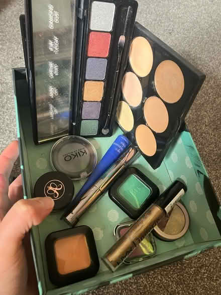 Photo of free Eye makeup/ foundation palette (Bowerham LA1) #1