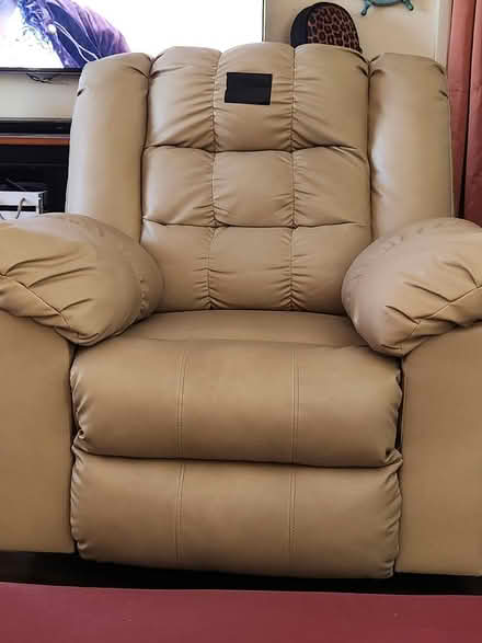 Photo of free Cream color recliner (Tatum and cactus area) #1