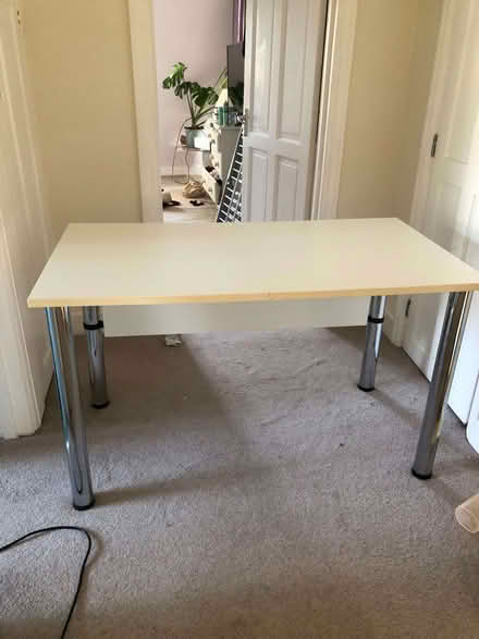 Photo of free white desk (Caversham Heights RG4) #1
