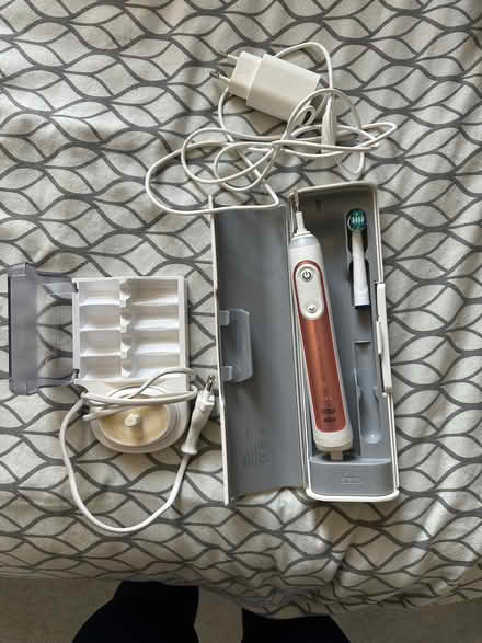 Photo of free Electric toothbrush (South Croydon CR2) #1